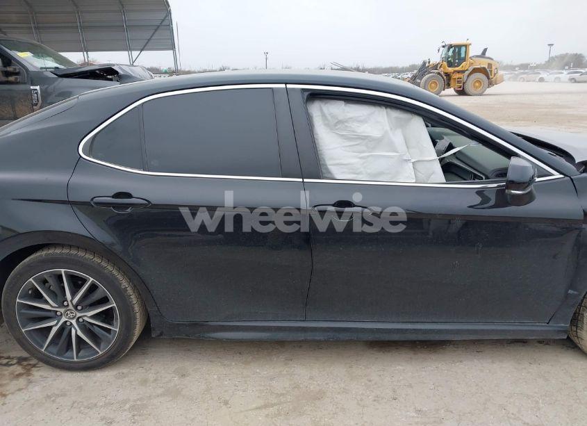 Photo 13 of 2022 Toyota Camry SE (VIN 4T1T11AK5NU702326)