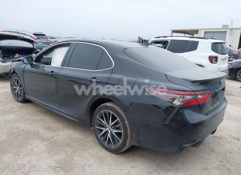 Photo 3 of 2022 Toyota Camry SE (VIN 4T1T11AK5NU702326)