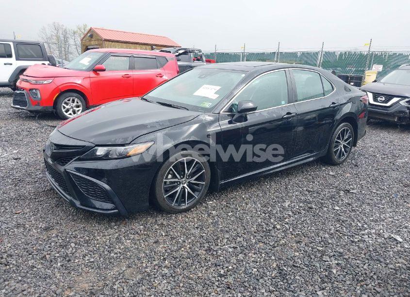 Photo 2 of 2022 Toyota Camry SE (VIN 4T1T11AK5NU717800)