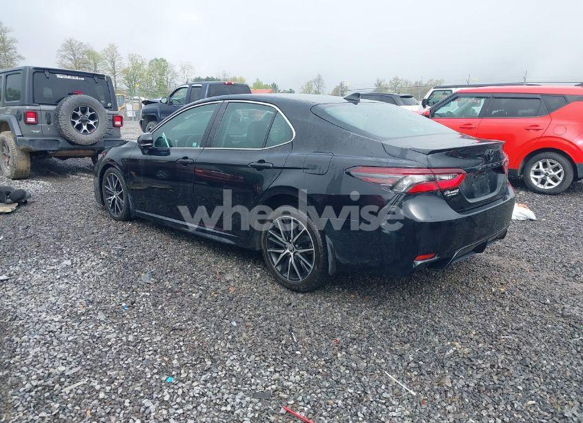 Photo 3 of 2022 Toyota Camry SE (VIN 4T1T11AK5NU717800)