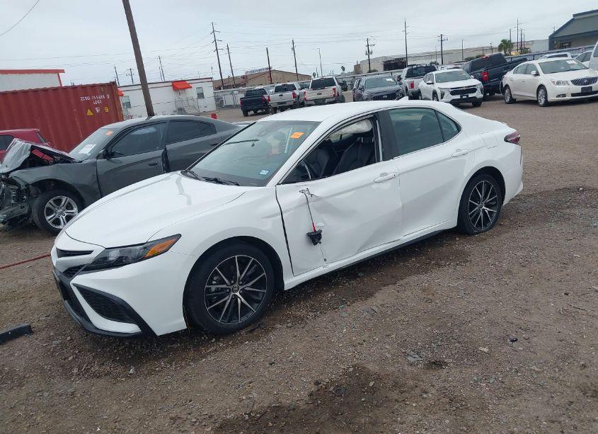 Photo 2 of 2023 Toyota Camry SE (VIN 4T1T11AK5PU814580)