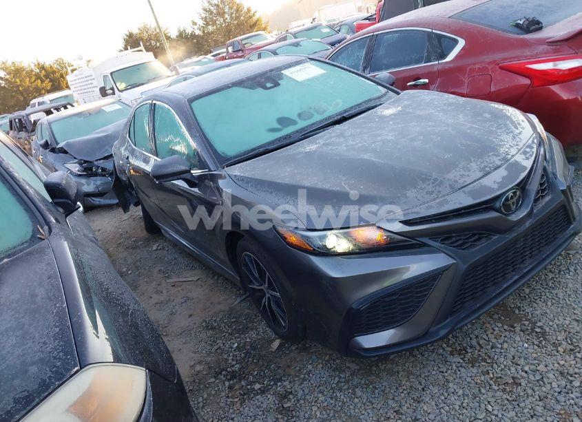 2024 Toyota Camry SE (VIN 4T1T11AK5RU847811) main photo