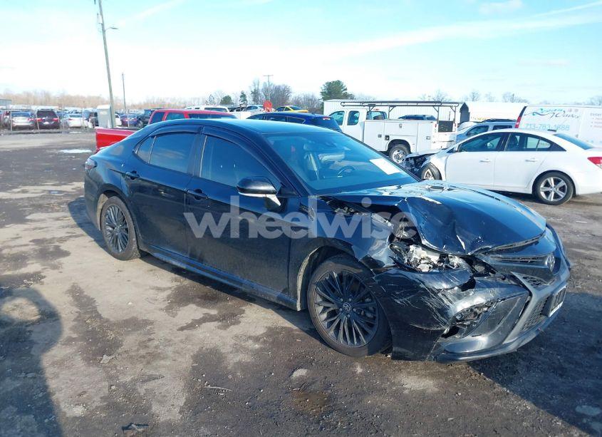 2021 Toyota Camry SE NIGHTSHADE EDITION (VIN 4T1T11AK6MU492222) main photo