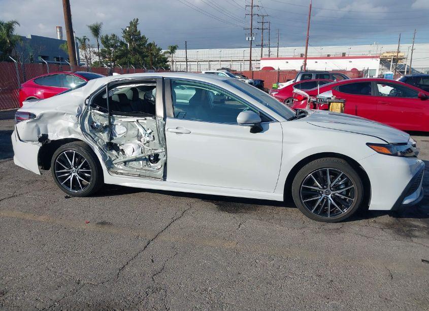 Photo 14 of 2022 Toyota Camry SE (VIN 4T1T11AK6NU034021)