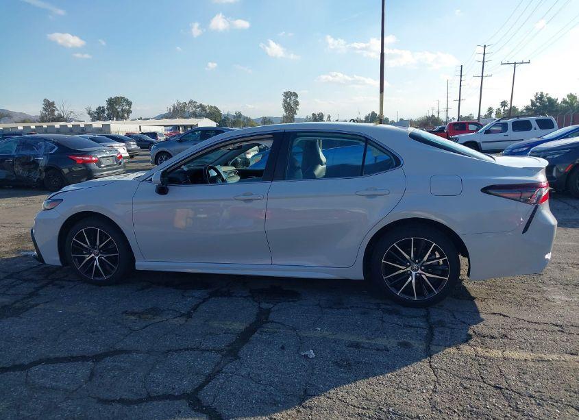 Photo 15 of 2022 Toyota Camry SE (VIN 4T1T11AK6NU034021)