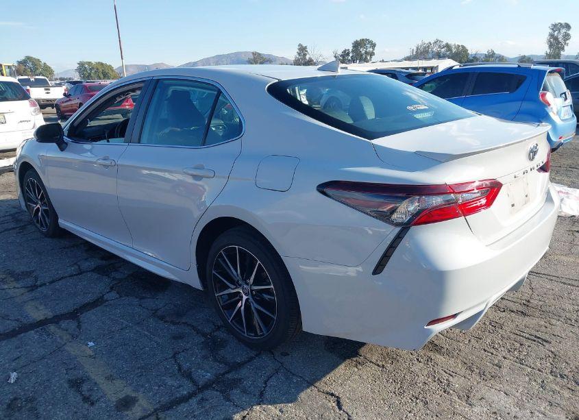 Photo 3 of 2022 Toyota Camry SE (VIN 4T1T11AK6NU034021)