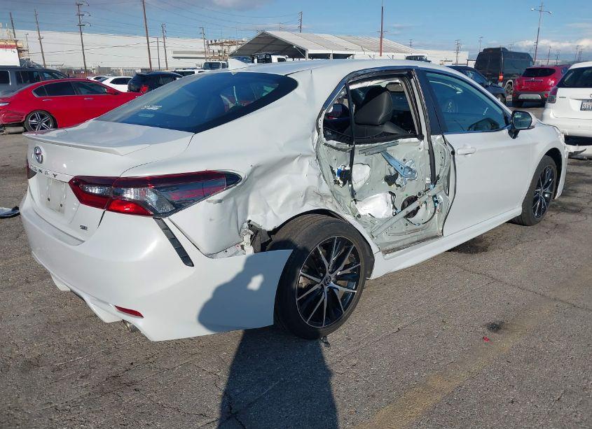 Photo 4 of 2022 Toyota Camry SE (VIN 4T1T11AK6NU034021)