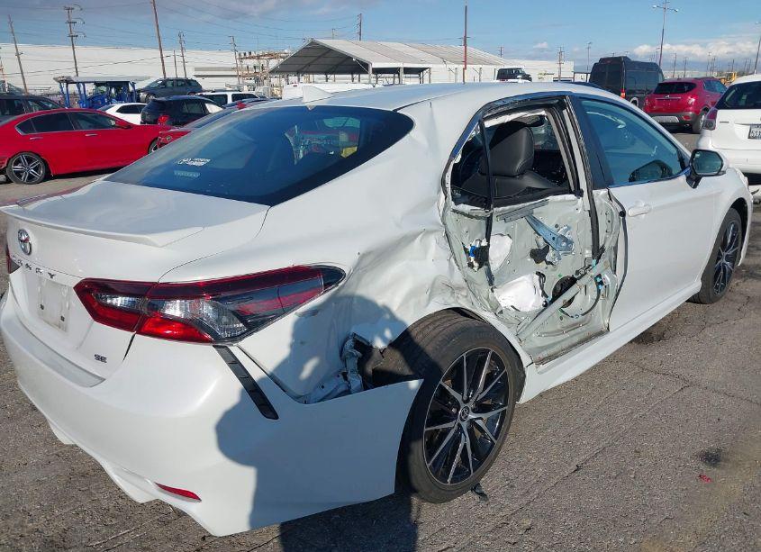 Photo 6 of 2022 Toyota Camry SE (VIN 4T1T11AK6NU034021)