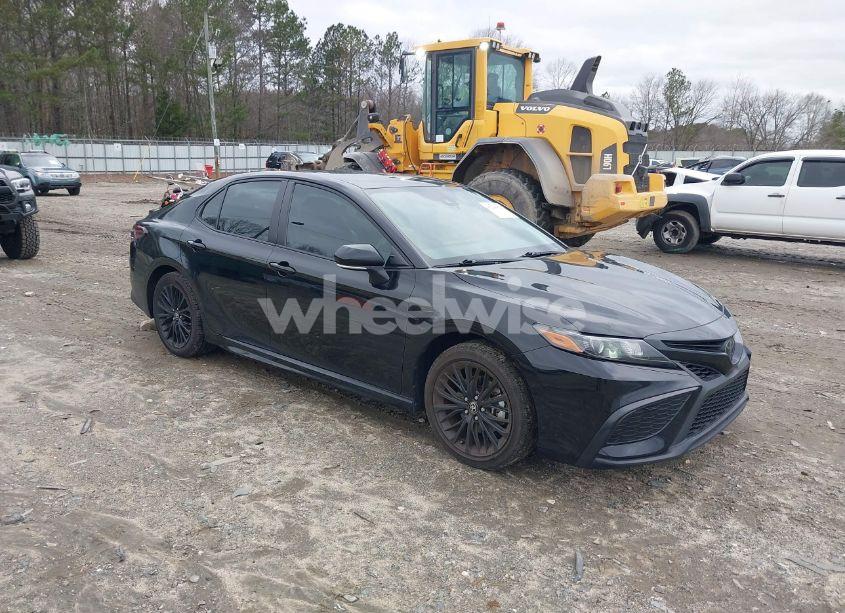 2022 Toyota Camry SE NIGHTSHADE EDITION (VIN 4T1T11AK6NU037839) main photo