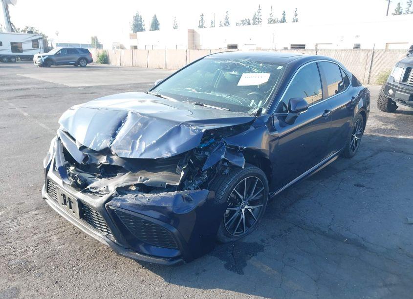 Photo 2 of 2022 Toyota Camry SE (VIN 4T1T11AK6NU073904)