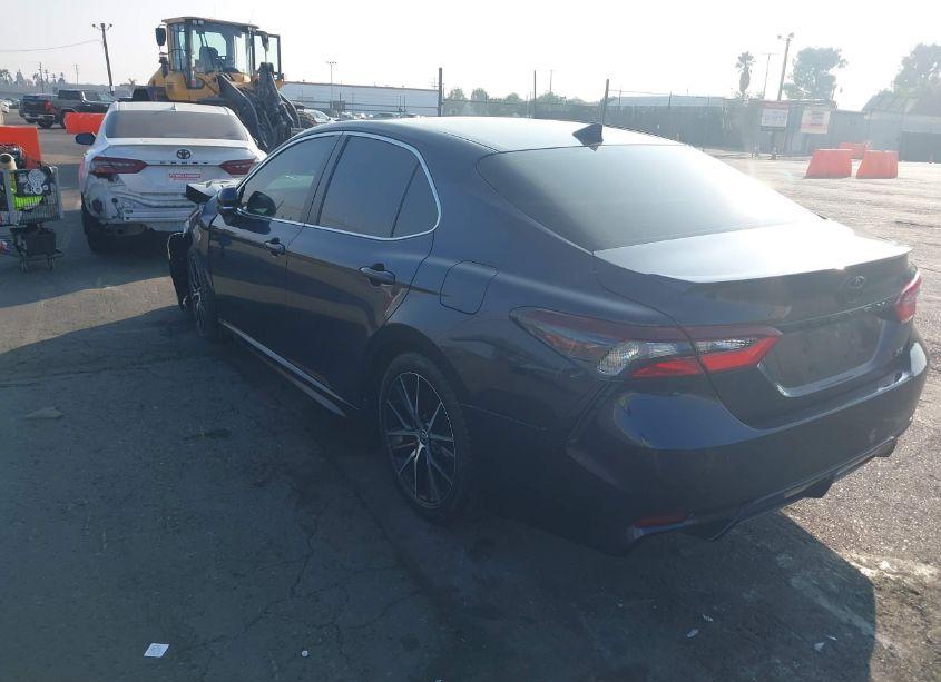 Photo 3 of 2022 Toyota Camry SE (VIN 4T1T11AK6NU073904)