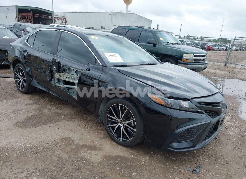 2024 Toyota Camry SE (VIN 4T1T11AK6RU865878) main photo