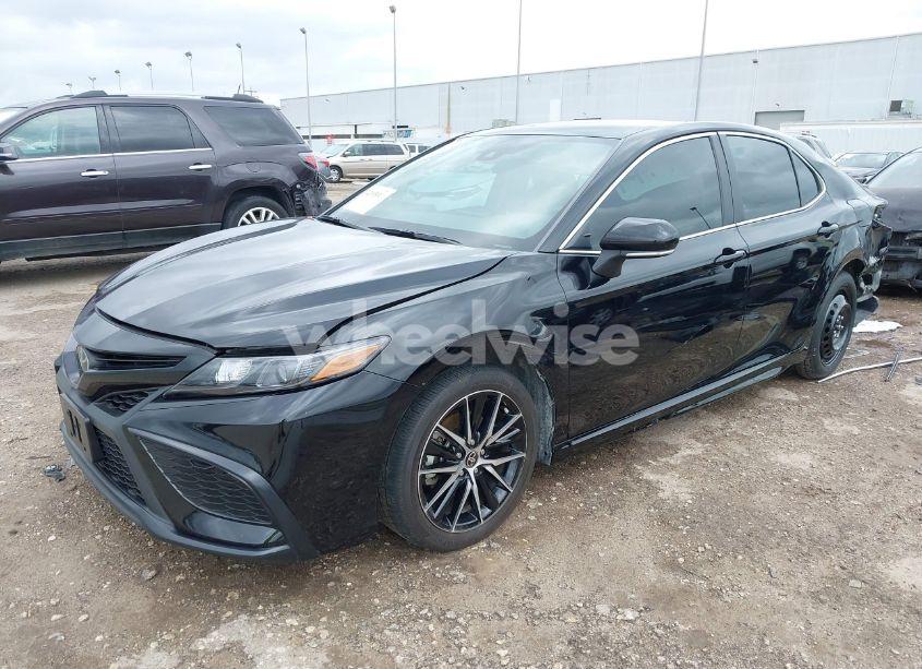 Photo 2 of 2024 Toyota Camry SE (VIN 4T1T11AK6RU865878)