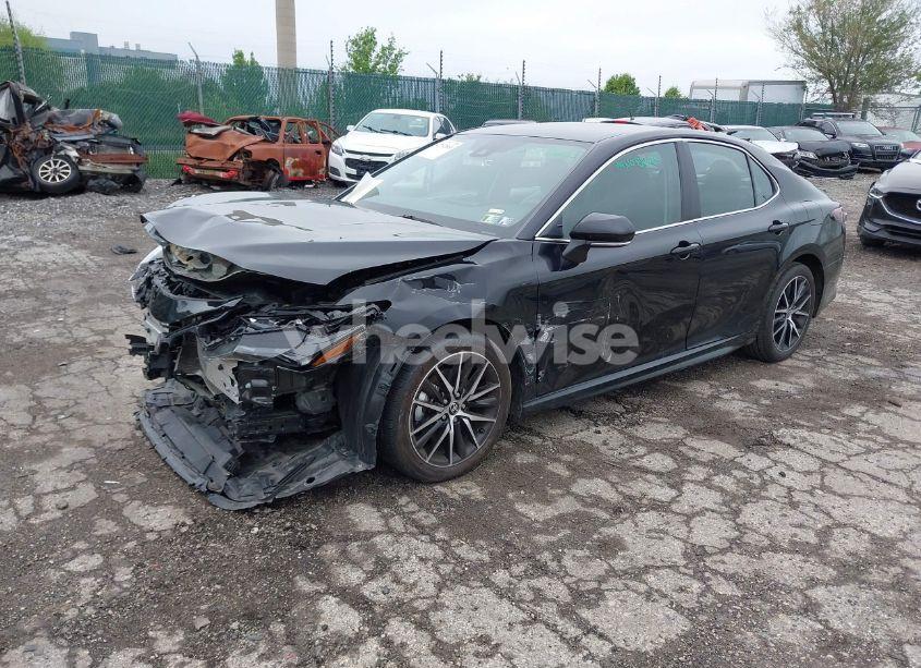 Photo 2 of 2024 Toyota Camry SE (VIN 4T1T11AK6RU905831)