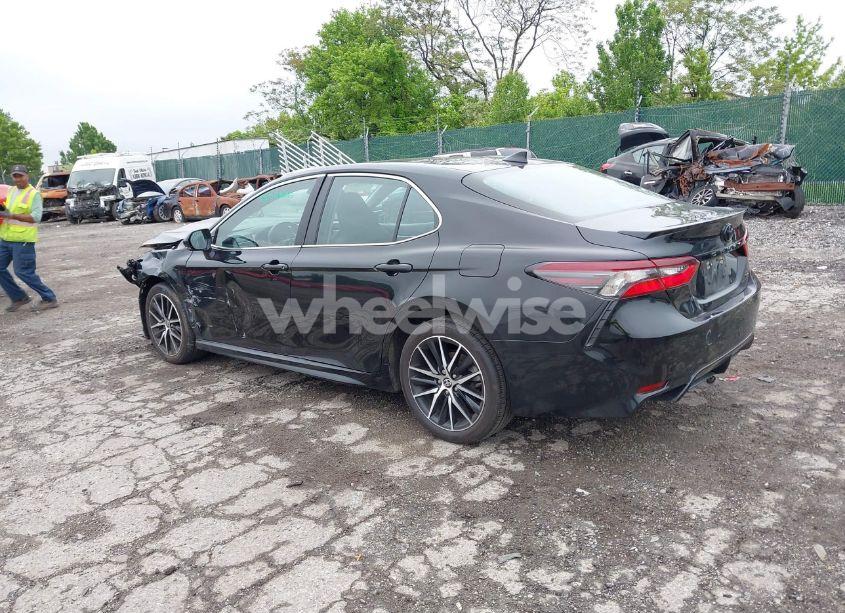 Photo 3 of 2024 Toyota Camry SE (VIN 4T1T11AK6RU905831)