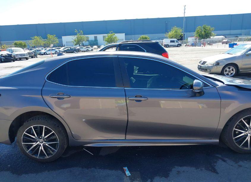 Photo 14 of 2021 Toyota Camry SE (VIN 4T1T11AK7MU613615)