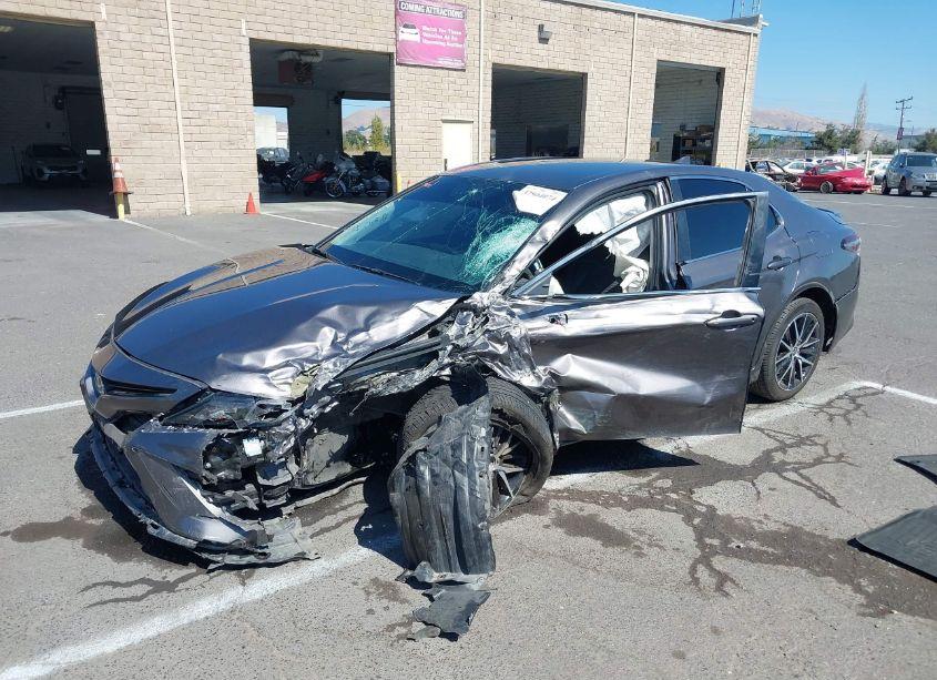 Photo 2 of 2021 Toyota Camry SE (VIN 4T1T11AK7MU613615)