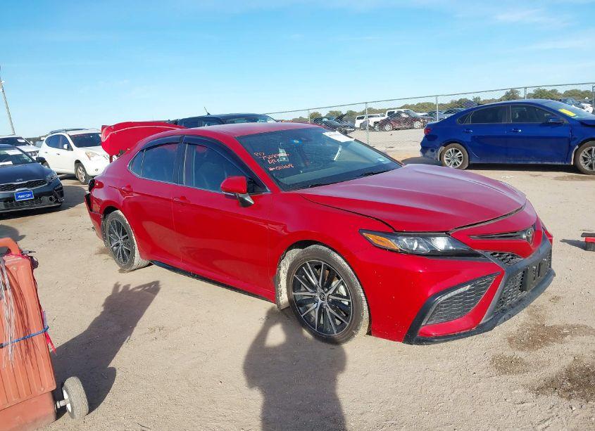 2022 Toyota Camry SE/SE NIGHTSHADE EDITION (VIN 4T1T11AK7NU011668) main photo