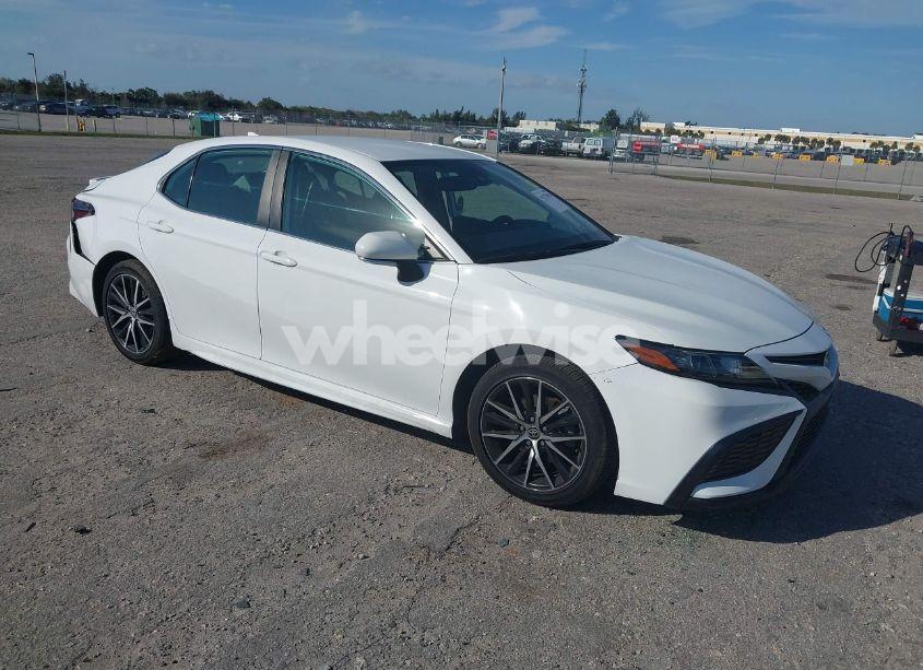 2022 Toyota Camry SE (VIN 4T1T11AK7NU637348) main photo