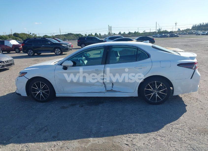 Photo 13 of 2022 Toyota Camry SE (VIN 4T1T11AK7NU637348)