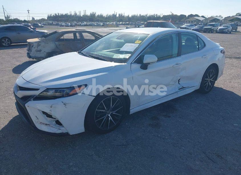 Photo 2 of 2022 Toyota Camry SE (VIN 4T1T11AK7NU637348)