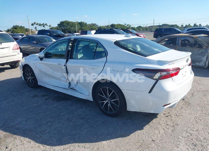 Photo 3 of 2022 Toyota Camry SE (VIN 4T1T11AK7NU637348)