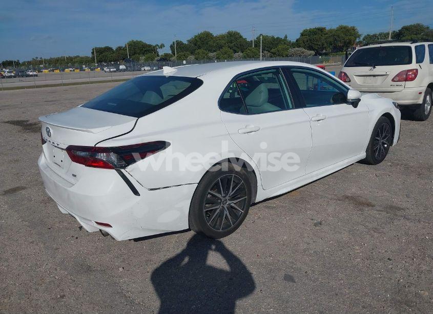 Photo 4 of 2022 Toyota Camry SE (VIN 4T1T11AK7NU637348)