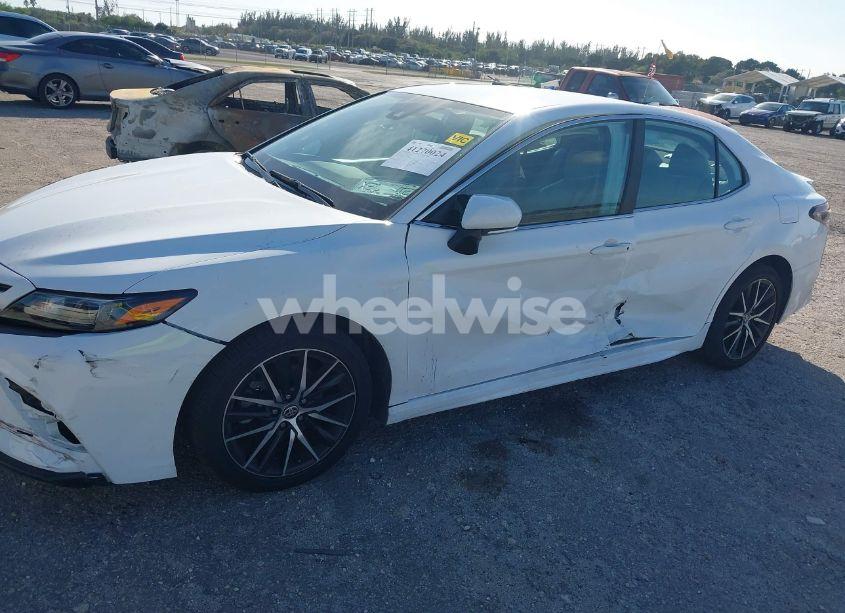 Photo 6 of 2022 Toyota Camry SE (VIN 4T1T11AK7NU637348)