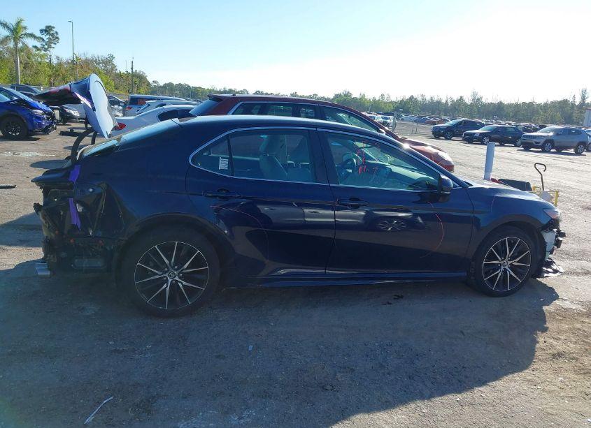 Photo 13 of 2022 Toyota Camry SE (VIN 4T1T11AK7NU641562)