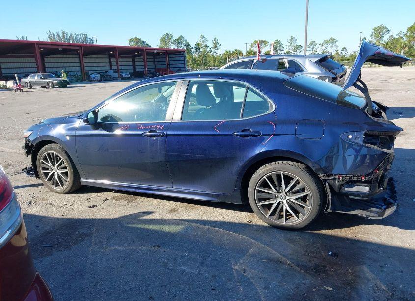 Photo 14 of 2022 Toyota Camry SE (VIN 4T1T11AK7NU641562)