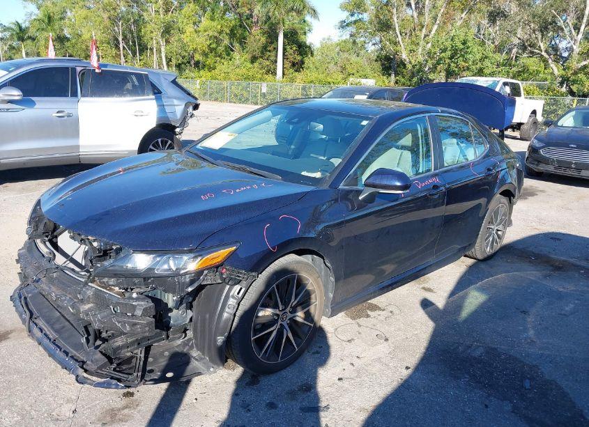 Photo 2 of 2022 Toyota Camry SE (VIN 4T1T11AK7NU641562)