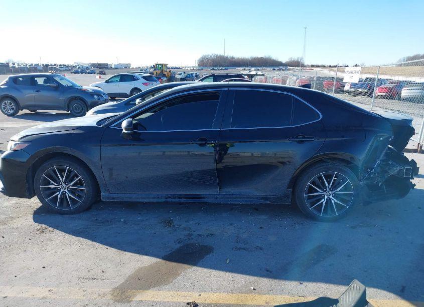 Photo 14 of 2022 Toyota Camry SE (VIN 4T1T11AK7NU679762)