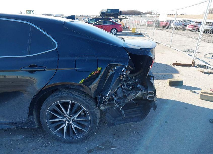 Photo 6 of 2022 Toyota Camry SE (VIN 4T1T11AK7NU679762)