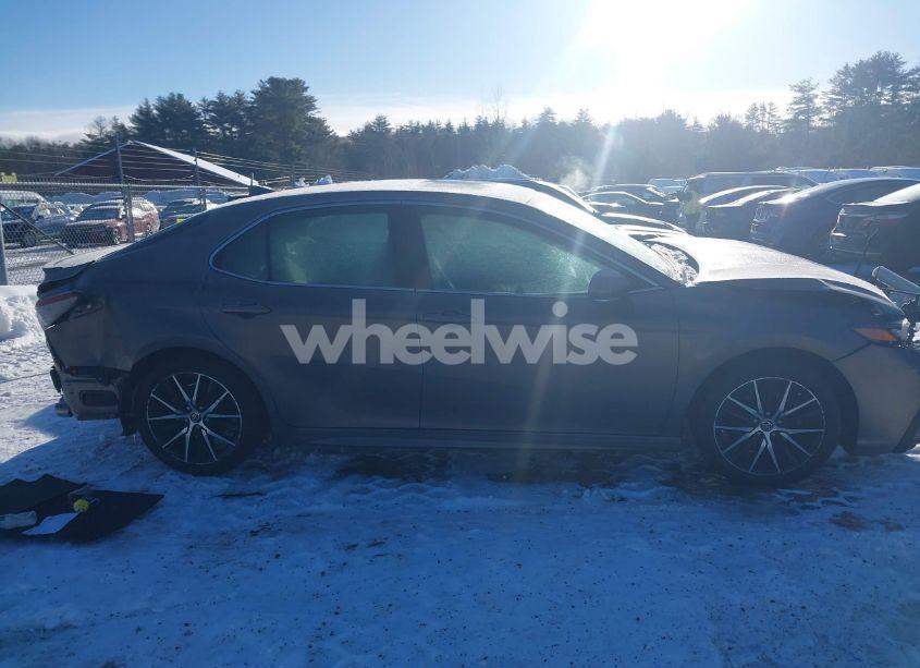 Photo 14 of 2022 Toyota Camry SE (VIN 4T1T11AK7NU690017)