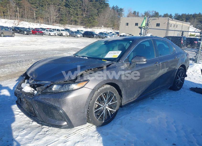 Photo 2 of 2022 Toyota Camry SE (VIN 4T1T11AK7NU690017)