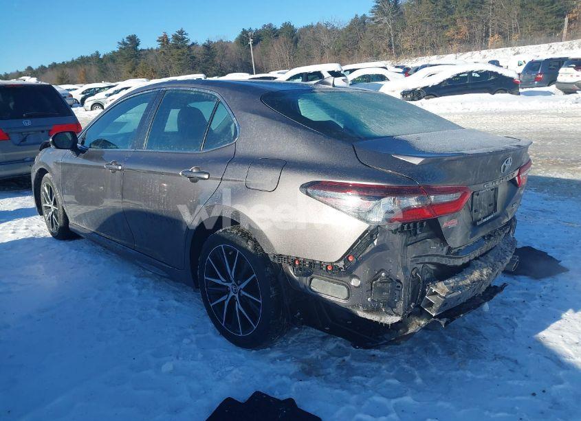 Photo 3 of 2022 Toyota Camry SE (VIN 4T1T11AK7NU690017)