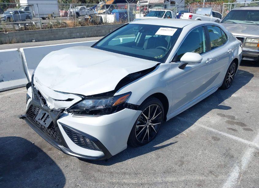 Photo 2 of 2024 Toyota Camry SE (VIN 4T1T11AK7RU205056)