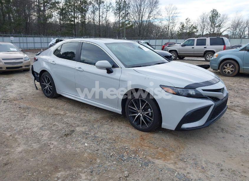 2024 Toyota Camry SE (VIN 4T1T11AK7RU238946) main photo