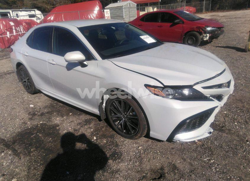 2024 Toyota Camry SE (VIN 4T1T11AK7RU245198) main photo