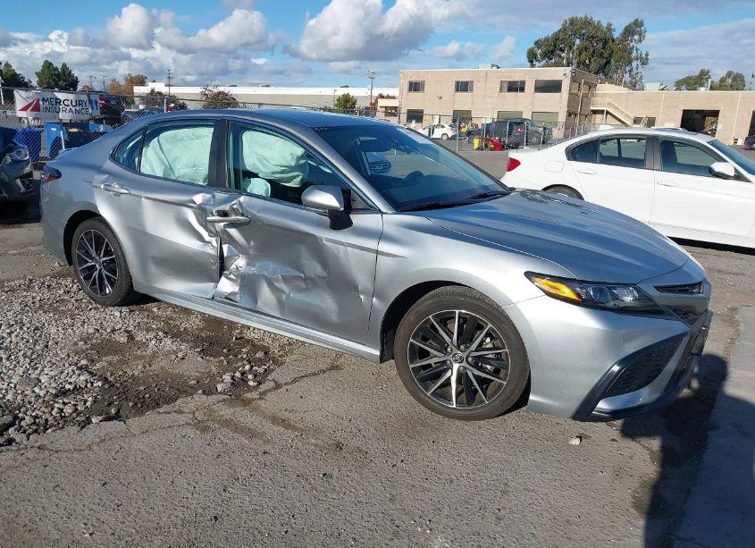 2024 Toyota Camry SE (VIN 4T1T11AK7RU864691) main photo