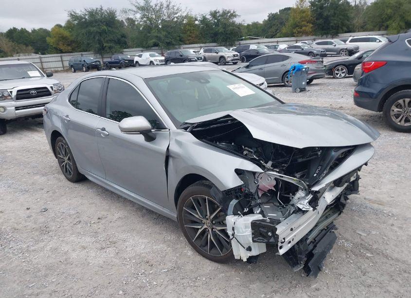 2024 Toyota Camry SE (VIN 4T1T11AK7RU902405) main photo