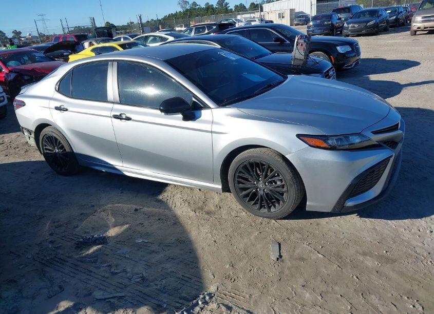 2022 Toyota Camry SE NIGHTSHADE EDITION (VIN 4T1T11AK8NU038913) main photo