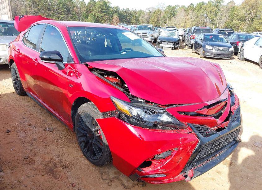 2022 Toyota Camry SE (VIN 4T1T11AK8NU040628) main photo