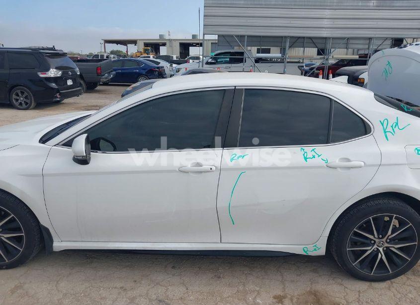 Photo 15 of 2022 Toyota Camry SE (VIN 4T1T11AK8NU075993)