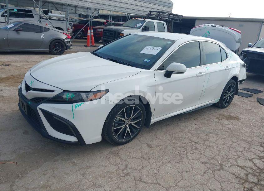 Photo 2 of 2022 Toyota Camry SE (VIN 4T1T11AK8NU075993)