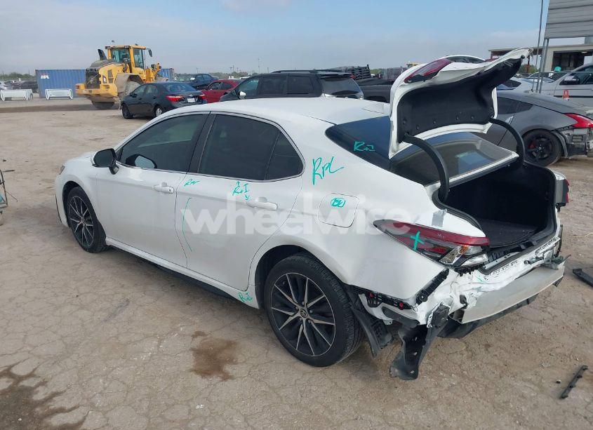 Photo 3 of 2022 Toyota Camry SE (VIN 4T1T11AK8NU075993)
