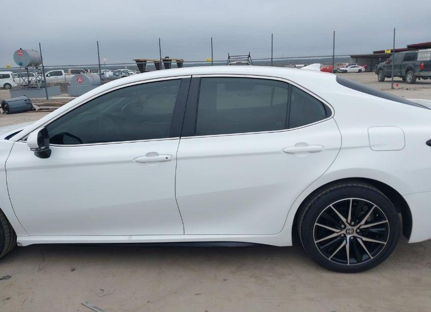 Photo 14 of 2022 Toyota Camry SE (VIN 4T1T11AK8NU668785)