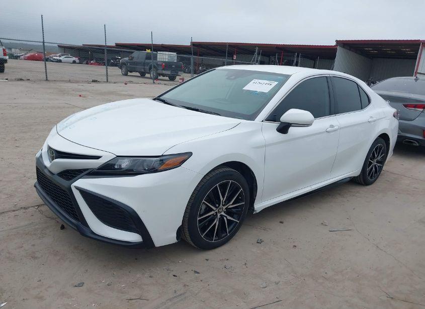 Photo 2 of 2022 Toyota Camry SE (VIN 4T1T11AK8NU668785)