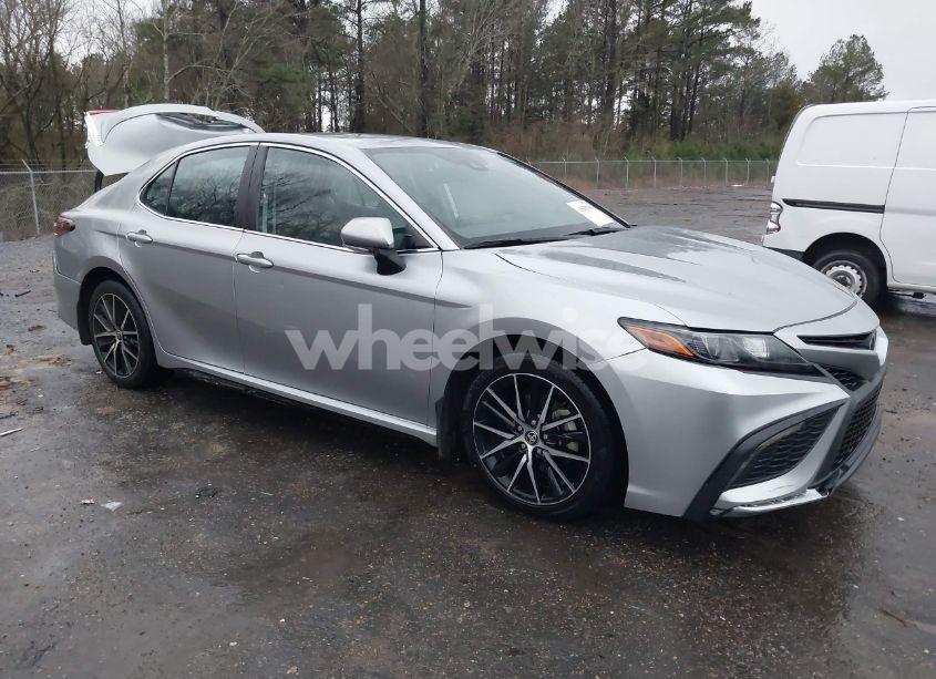 2022 Toyota Camry SE (VIN 4T1T11AK8NU679382) main photo