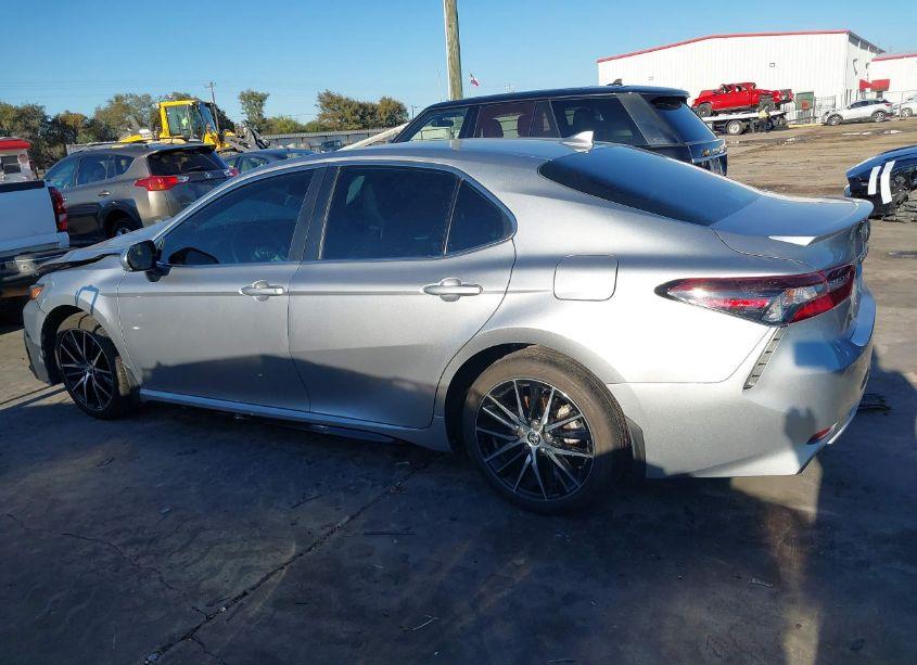 Photo 14 of 2022 Toyota Camry SE (VIN 4T1T11AK8NU687126)